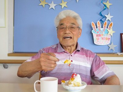 サービス付き高齢者向け住宅 
まごころ館